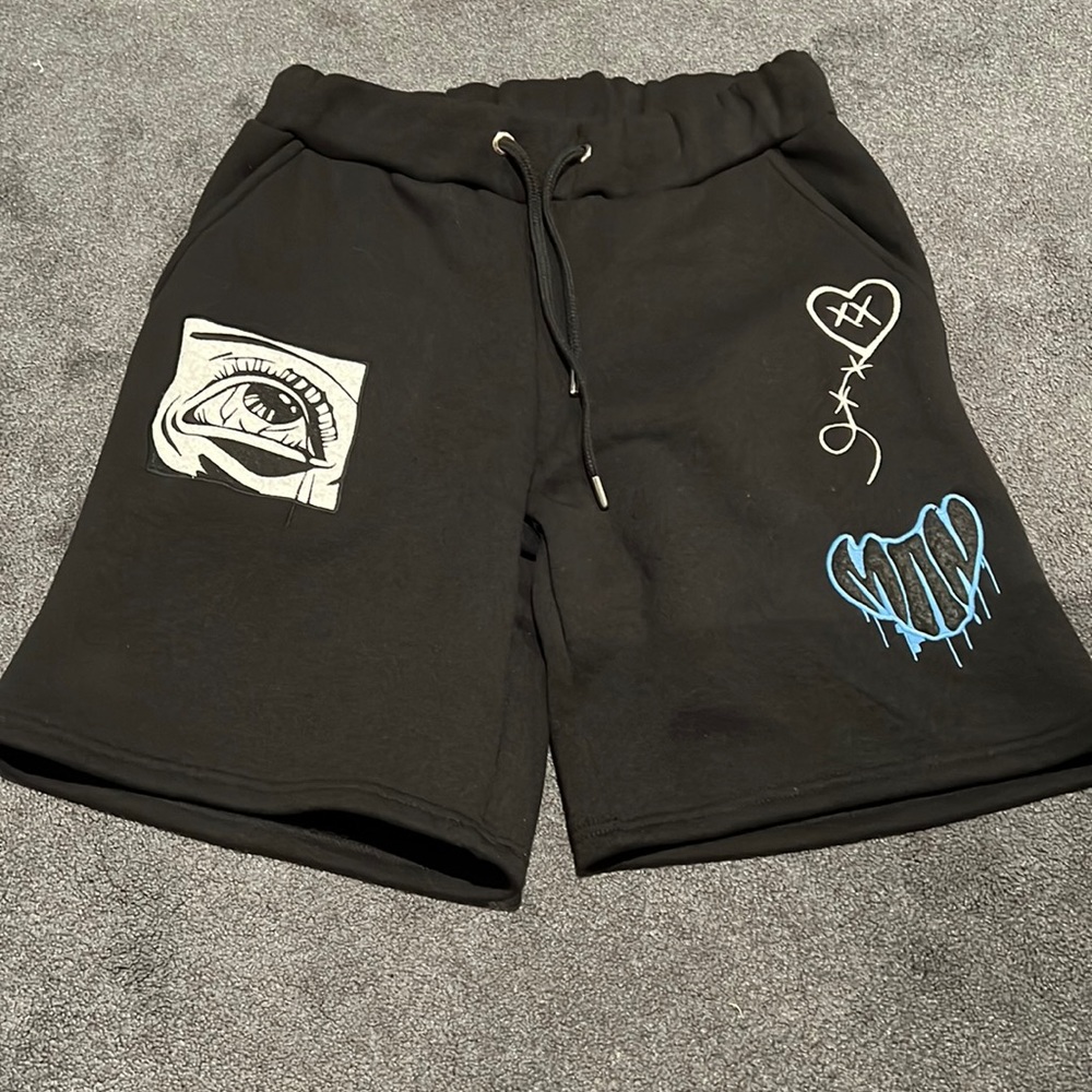 BoohooMAN Varsity Badge Basketball Shorts